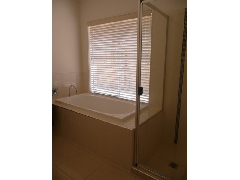 42 Mcleay Cct, Upper Coomera QLD 4209