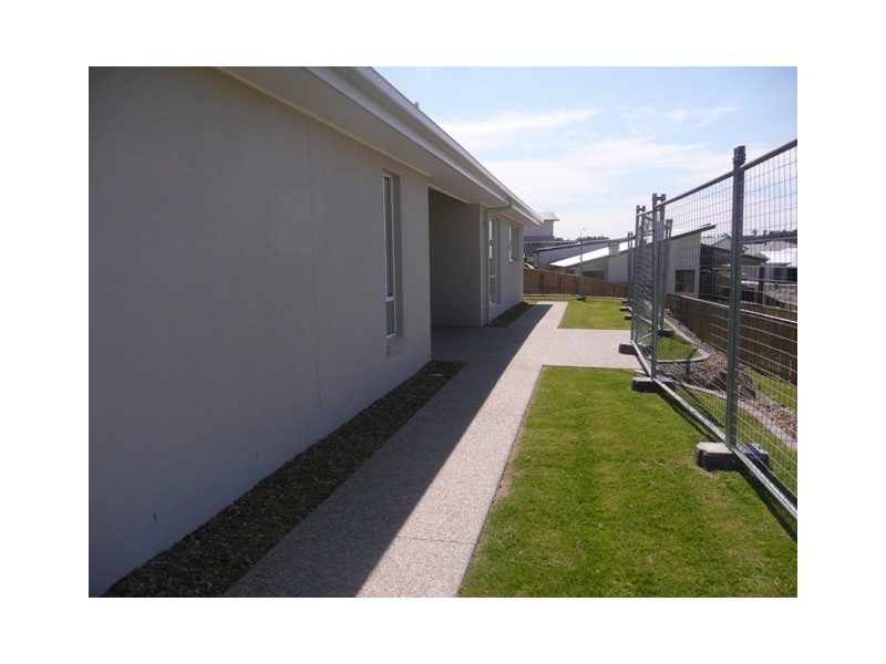 42 Mcleay Cct, Upper Coomera QLD 4209
