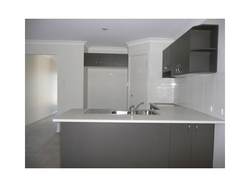 6 Hanover Drive, Pimpama QLD 4209