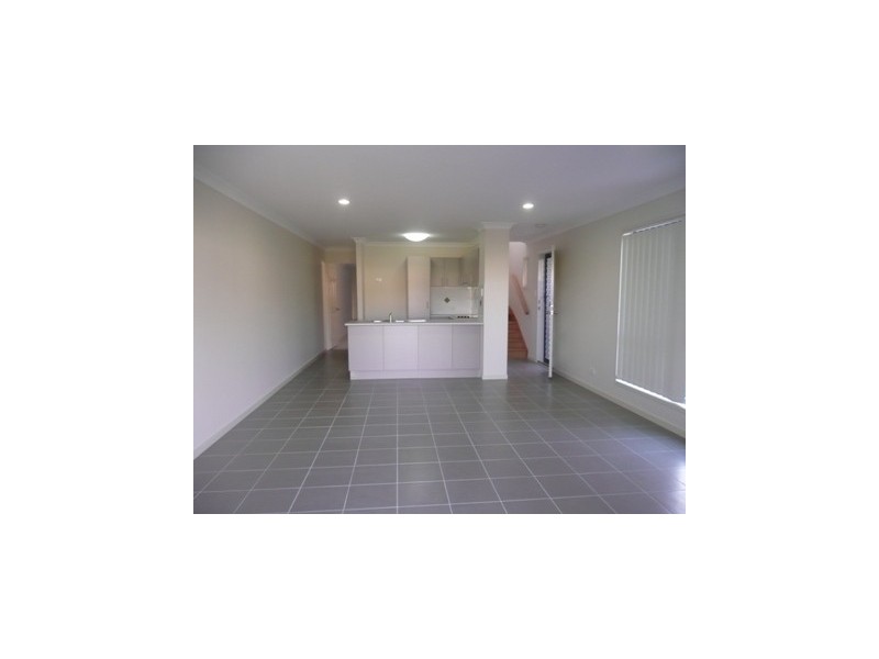 2/25 Bellagio Crescent, Coomera QLD 4209