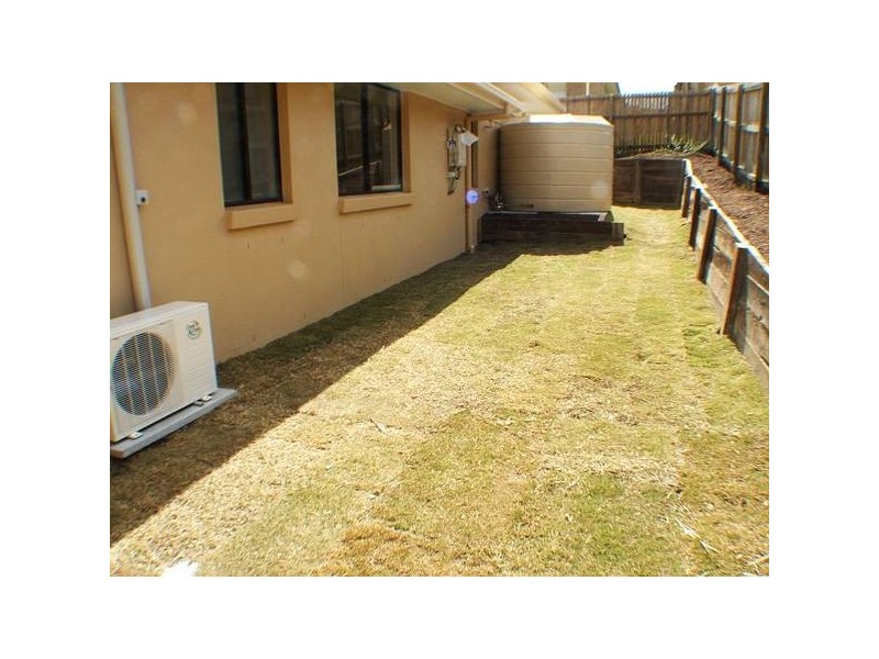 2/24 Cranberrie Crescent, Pimpama QLD 4209