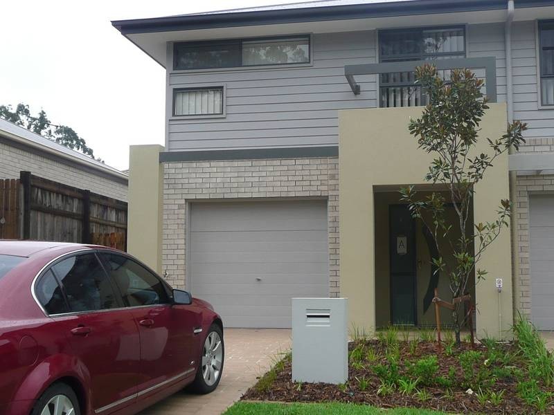 1/8 Seashell Avenue, Coomera QLD 4209