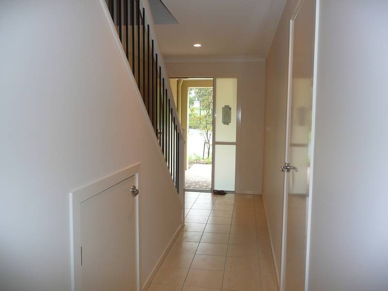 1/8 Seashell Avenue, Coomera QLD 4209