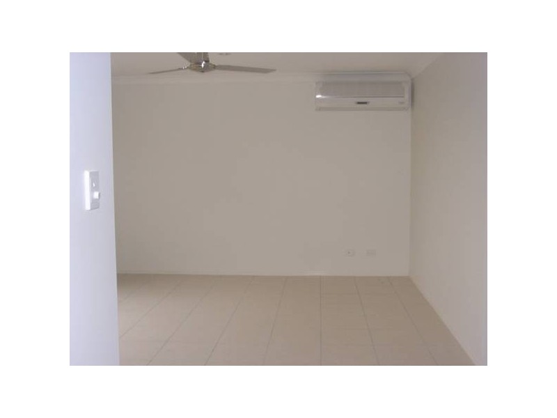 2/27 Valda Avenue, Coomera QLD 4209