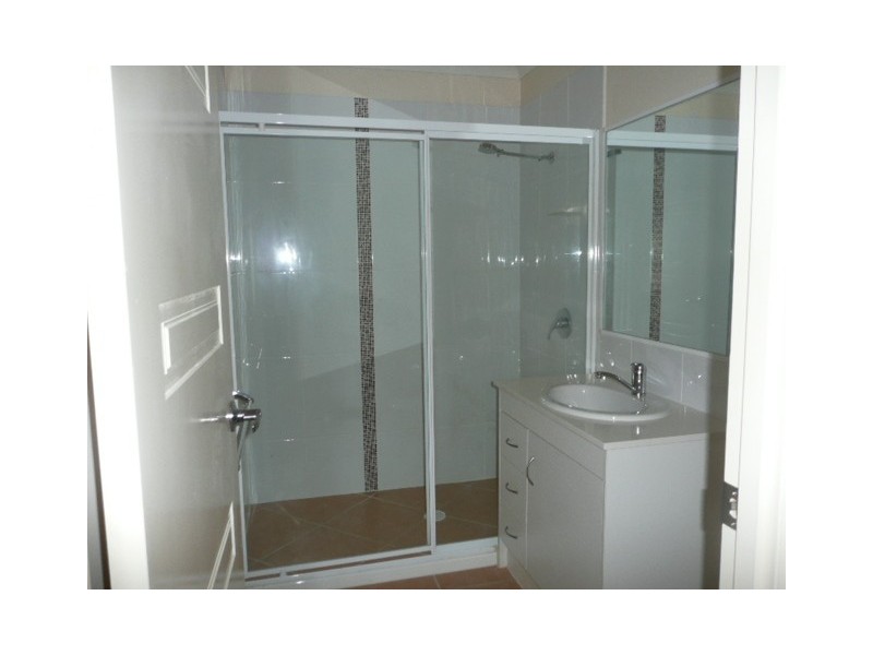 1/2 Valda Avenue, Coomera QLD 4209