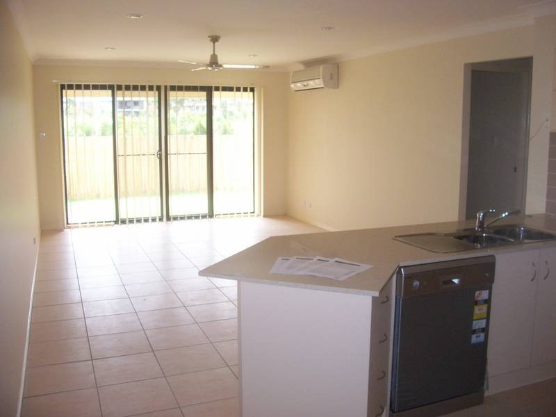 1/15 Moss Street, Pimpama QLD 4209