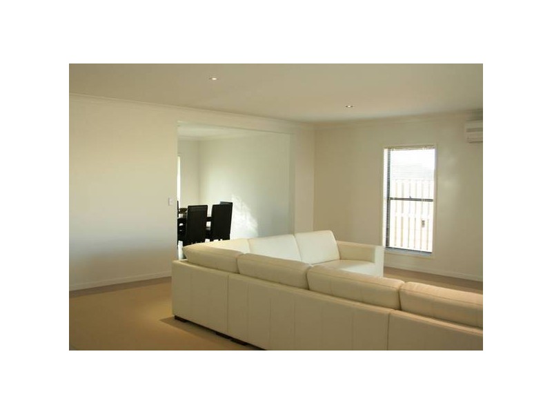 10 Torrington St, Upper Coomera QLD 4209