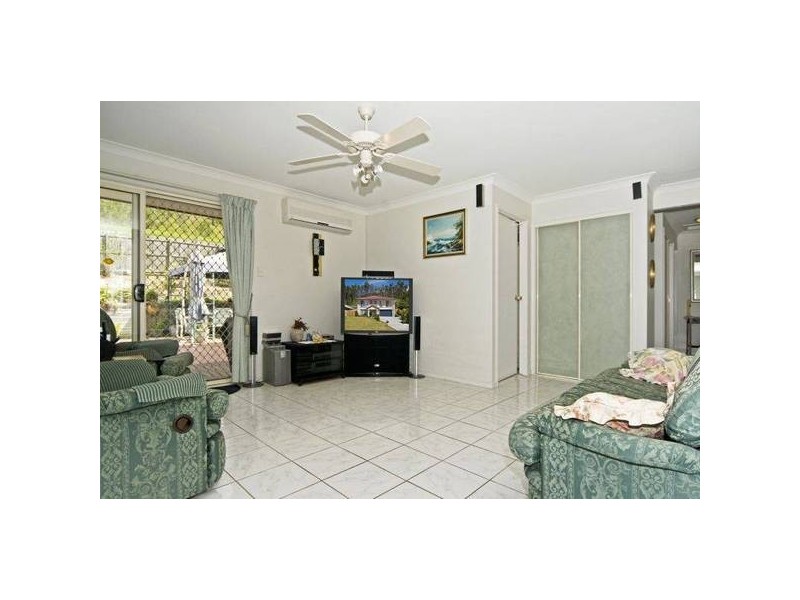 8 Moorea Court, Pacific Pines QLD 4211