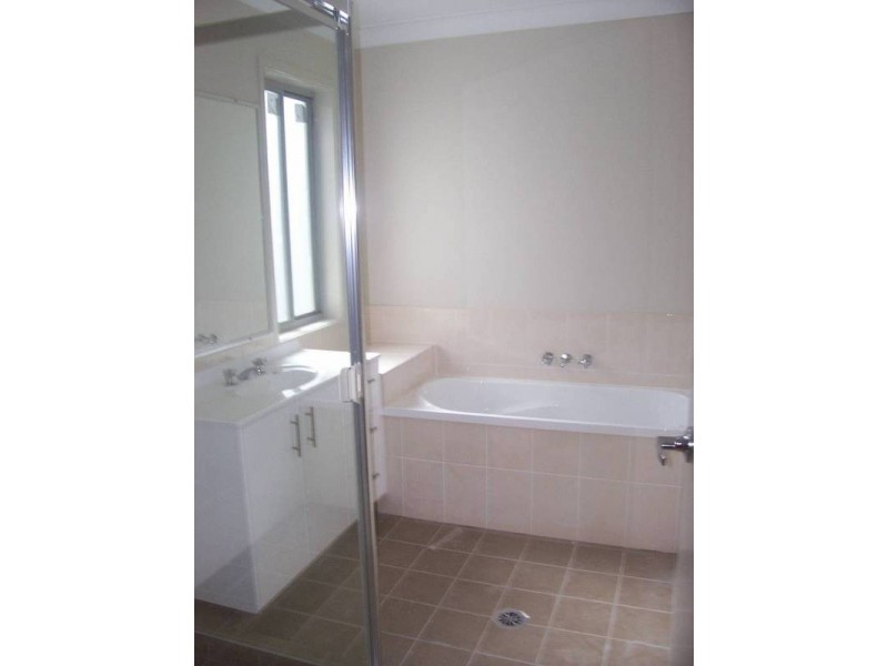 102 Treeline Cct, Upper Coomera QLD 4209