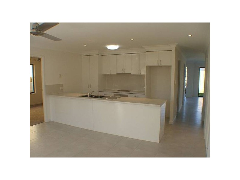 2/7 Currawong St, Upper Coomera QLD 4209