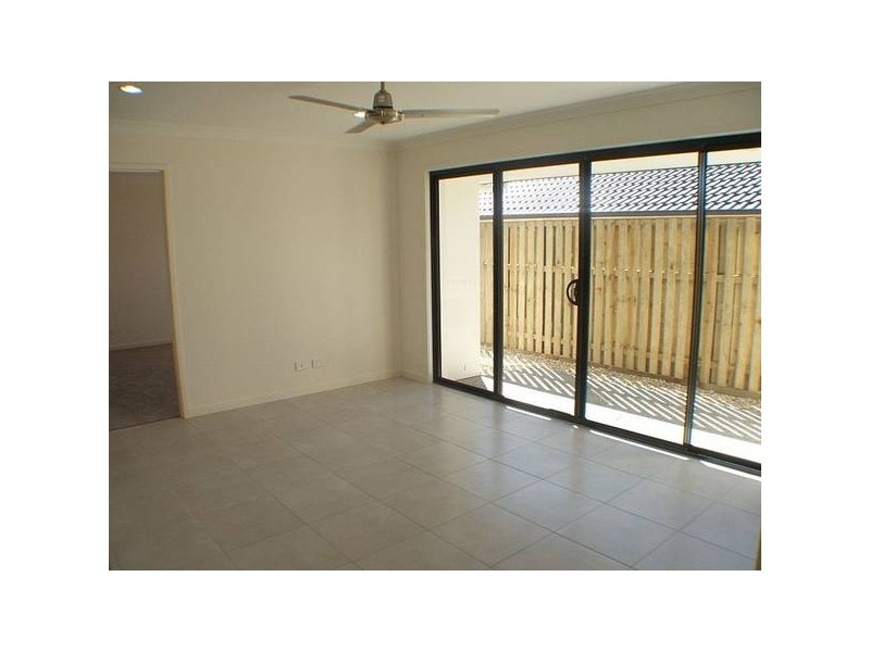 2/7 Currawong St, Upper Coomera QLD 4209