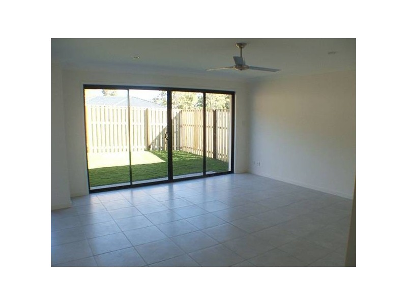 2/7 Currawong St, Upper Coomera QLD 4209