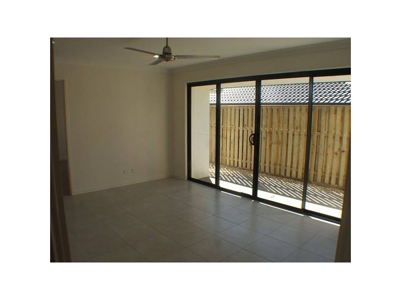 2/7 Currawong St, Upper Coomera QLD 4209