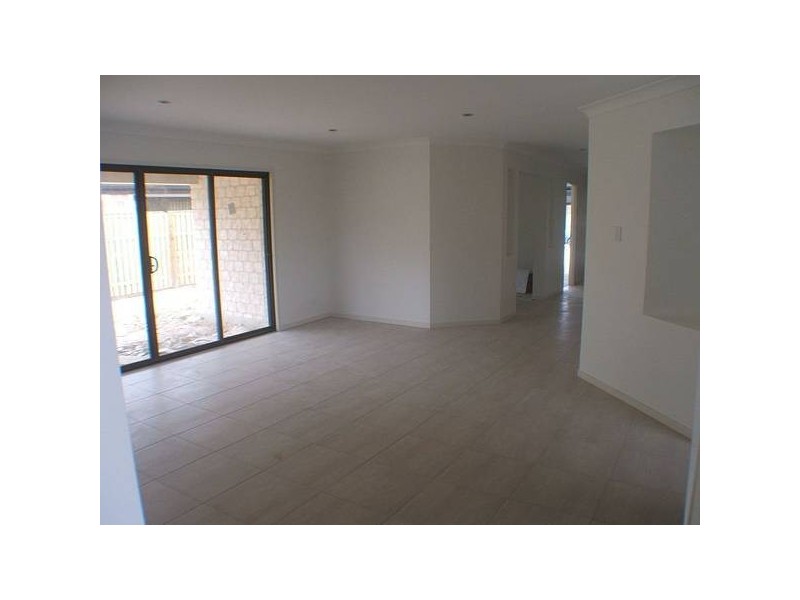 8 Runway Dr, Upper Coomera QLD 4209