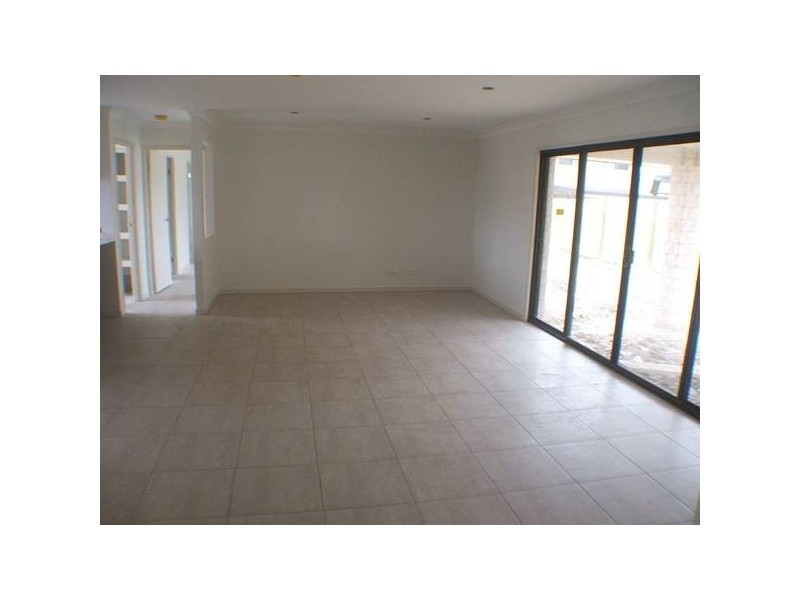 8 Runway Dr, Upper Coomera QLD 4209