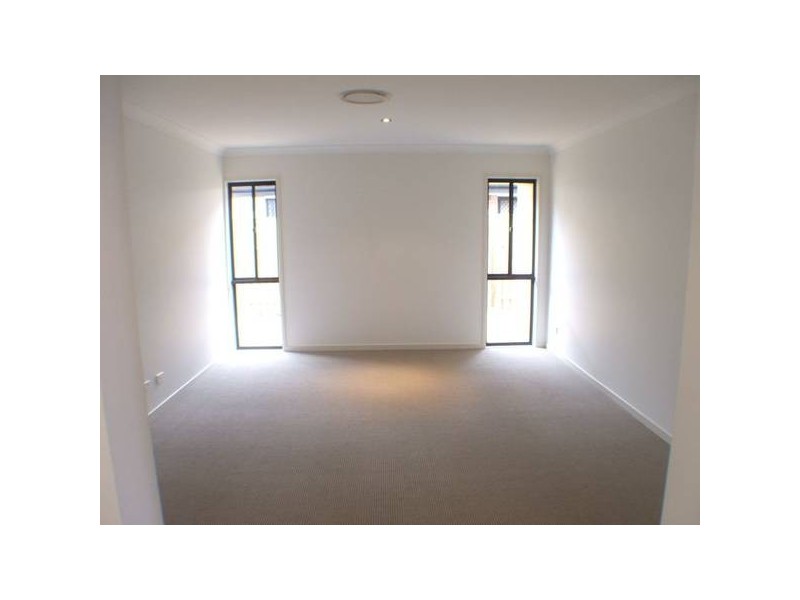 8 Runway Dr, Upper Coomera QLD 4209