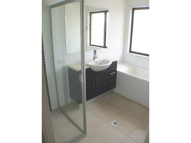 8 Runway Dr, Upper Coomera QLD 4209