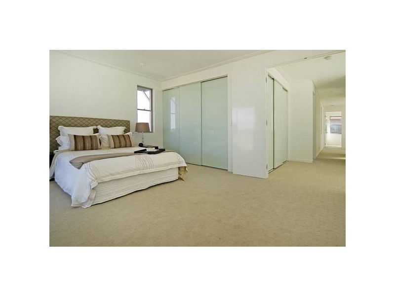 99 Broadwater Avenue, Hope Island QLD 4212