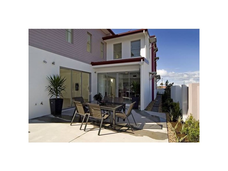 99 Broadwater Avenue, Hope Island QLD 4212