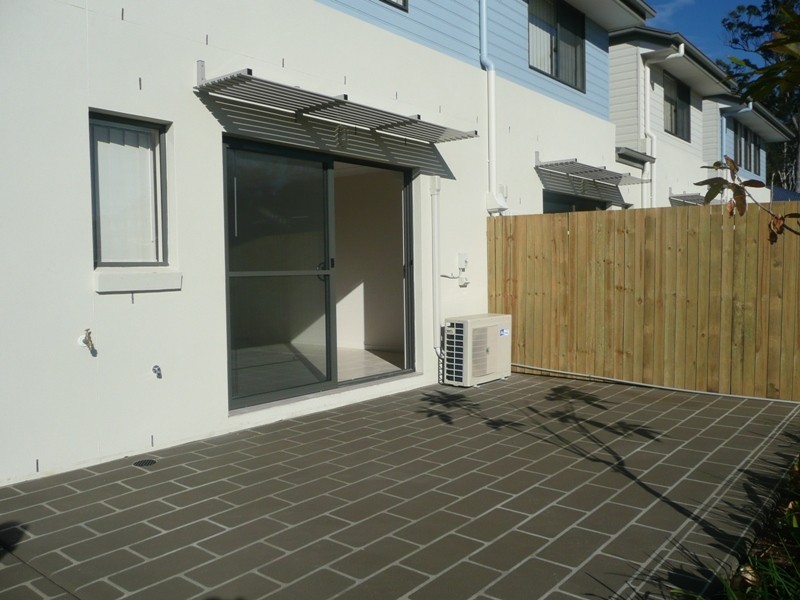 2/29 Seagreen Drive, Coomera QLD 4209