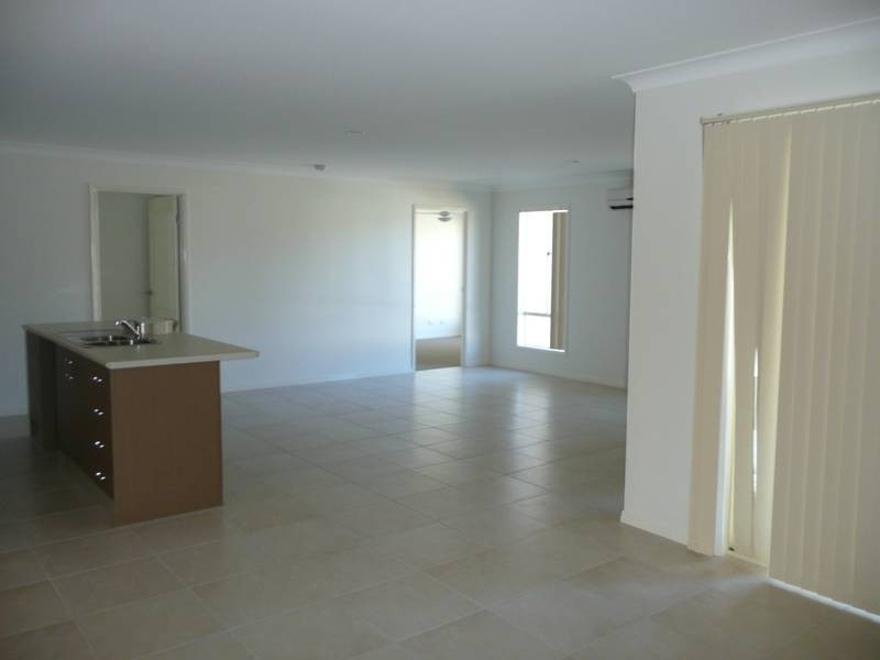 2/2 Clay Court, Pimpama QLD 4209