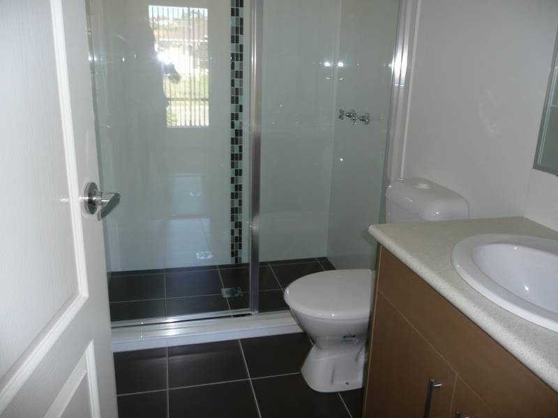 2/2 Clay Court, Pimpama QLD 4209