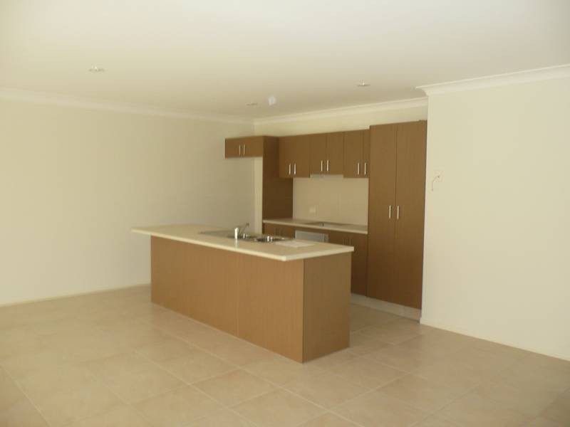 2/2 Clay Court, Pimpama QLD 4209