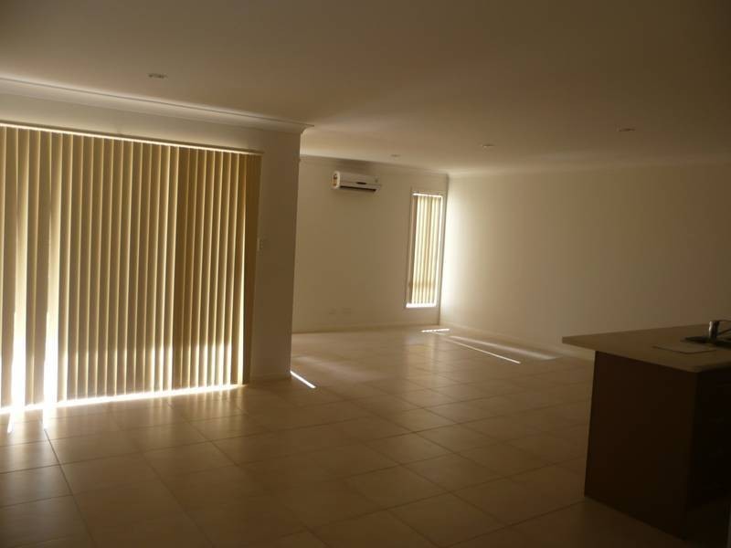 2/2 Clay Court, Pimpama QLD 4209