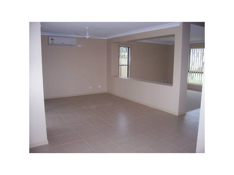 16 Saltwater Blvd, Oxenford QLD 4210