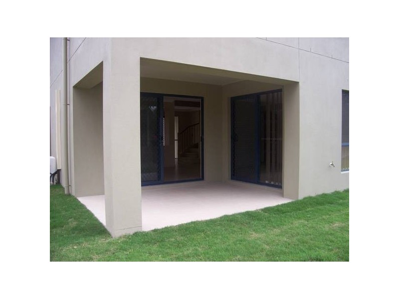 16 Saltwater Blvd, Oxenford QLD 4210