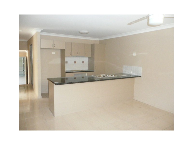 2/24 Cranberrie Crescent, Pimpama QLD 4209