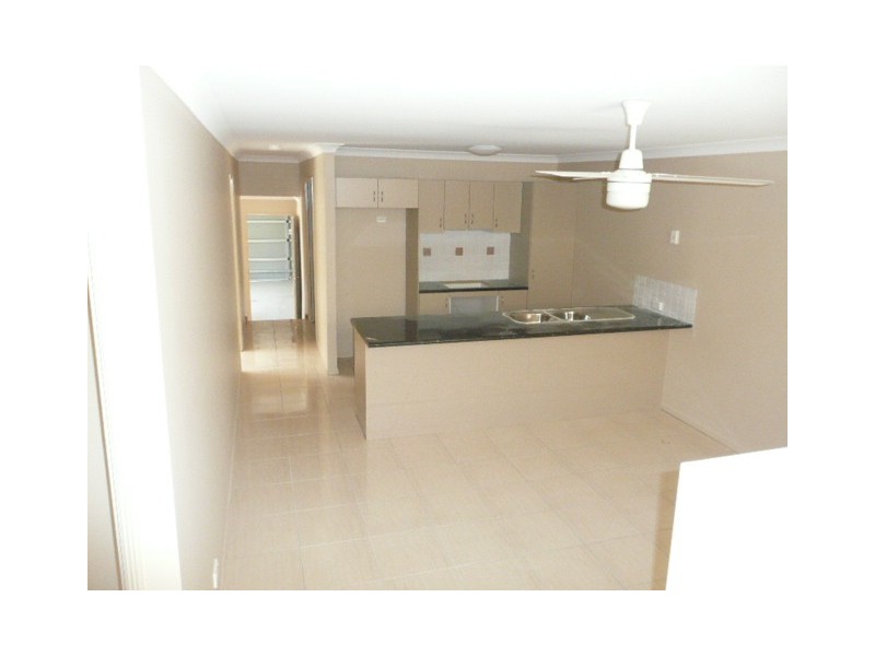 2/24 Cranberrie Crescent, Pimpama QLD 4209