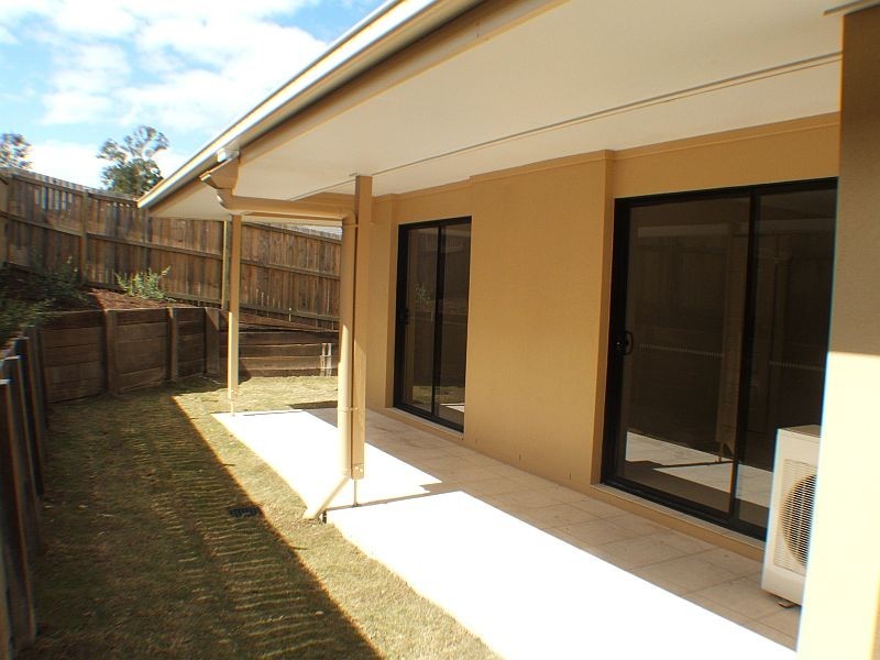 2/24 Cranberrie Crescent, Pimpama QLD 4209