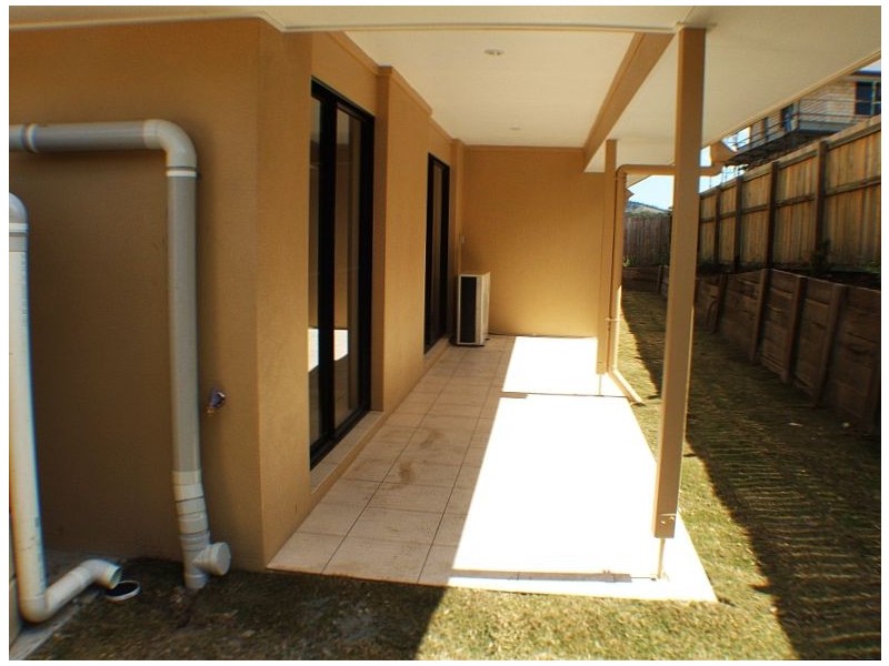 2/24 Cranberrie Crescent, Pimpama QLD 4209