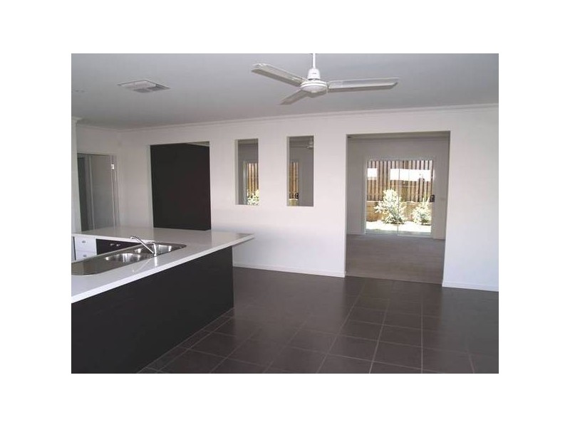 10 Nandina Street, Coomera QLD 4209