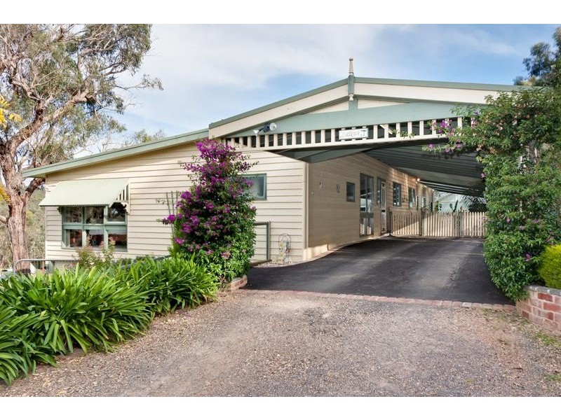 40 Flora Crescent, St Andrews VIC 3761