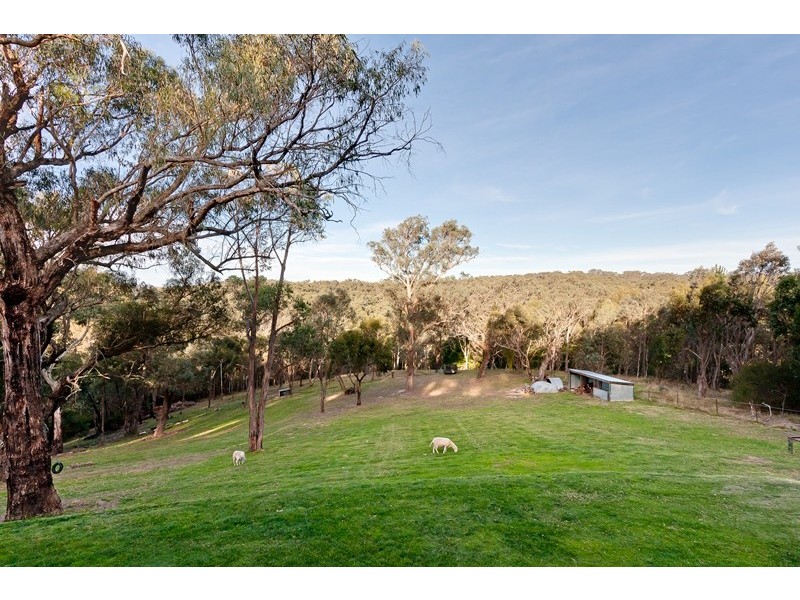 40 Flora Crescent, St Andrews VIC 3761