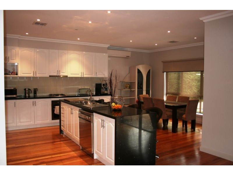 42 Hyde Park, Craigieburn VIC 3064