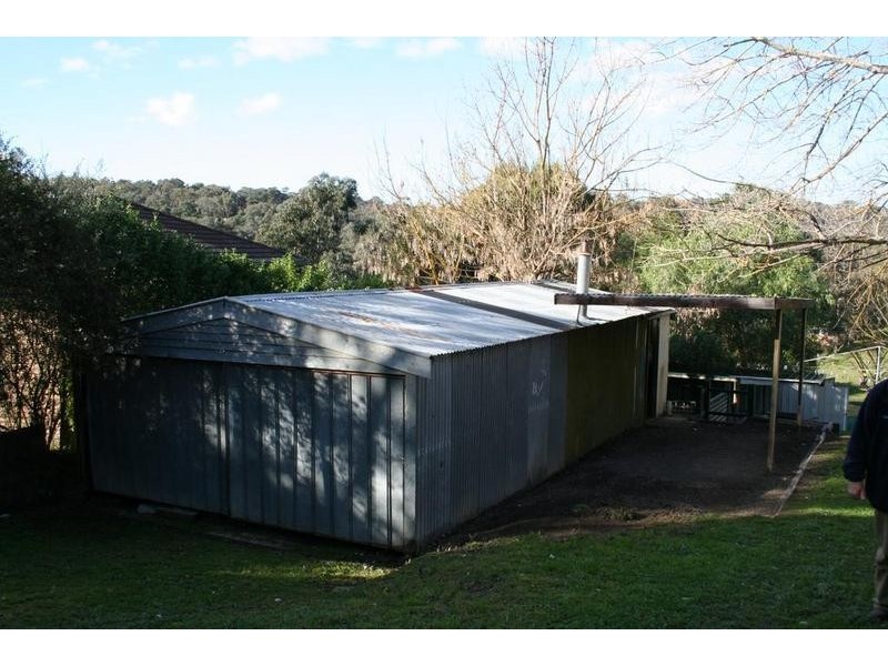 17 Reynolds Road, Wattle Glen VIC 3096