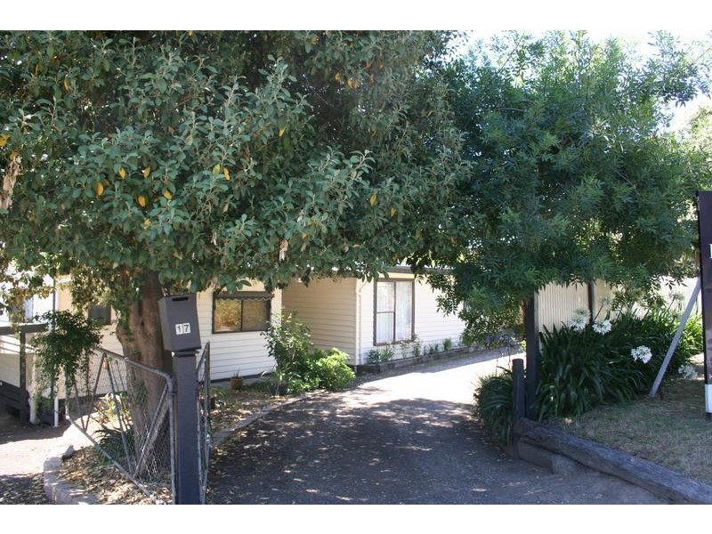 17 Reynolds Road, Wattle Glen VIC 3096