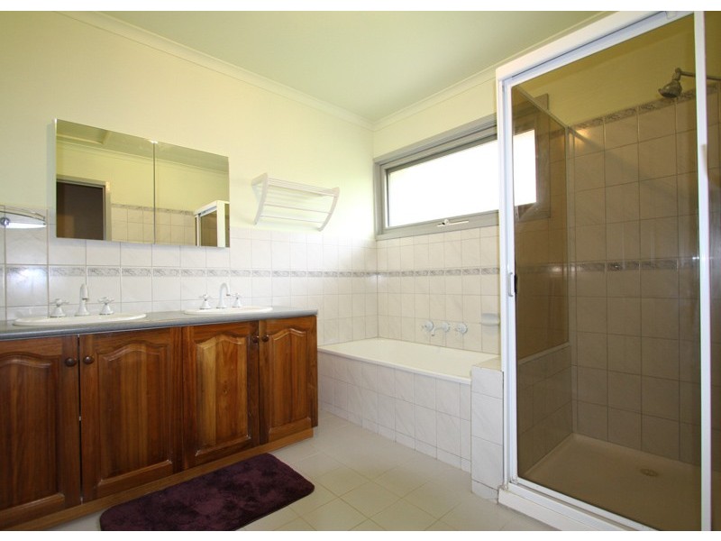 122 Cameron Parade, Bundoora VIC 3083