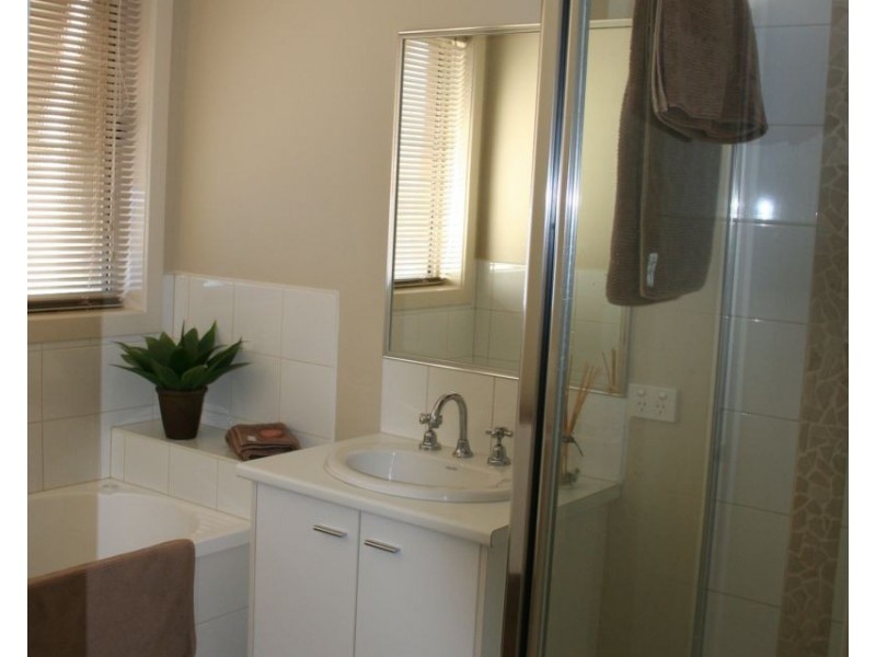 4 Tallis Grove, Doreen VIC 3754