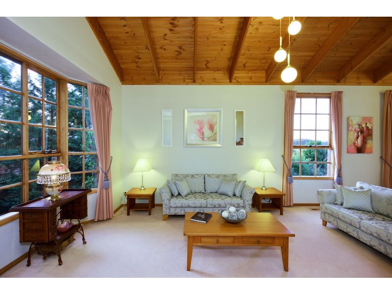 18 Nillumbik Square, Diamond Creek VIC 3089