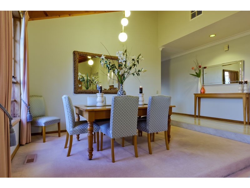 18 Nillumbik Square, Diamond Creek VIC 3089