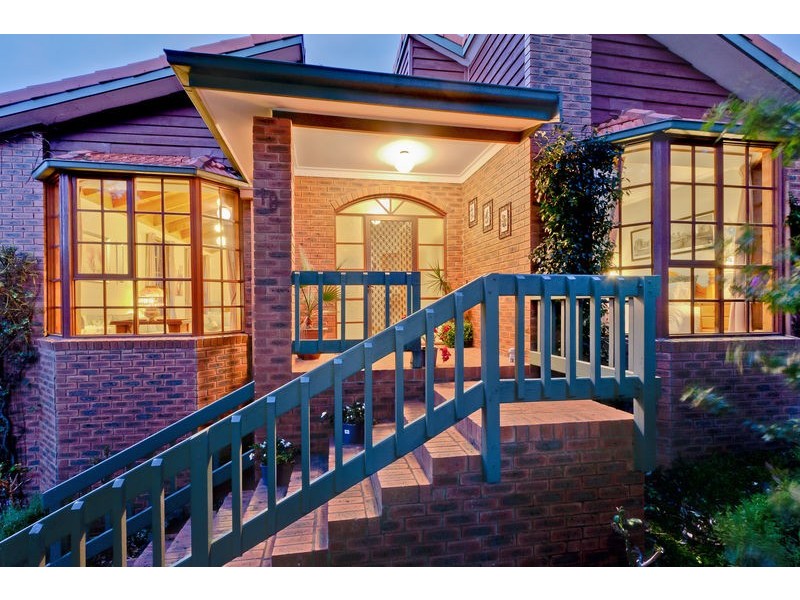 18 Nillumbik Square, Diamond Creek VIC 3089