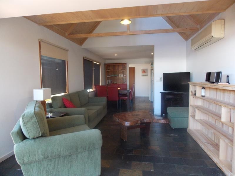 1/4 Chapman Street, Seddon VIC 3011