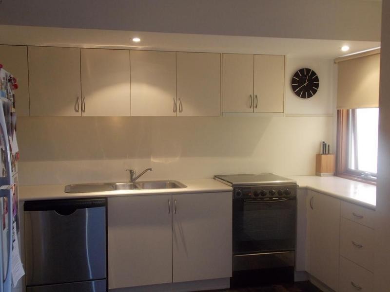 1/4 Chapman Street, Seddon VIC 3011