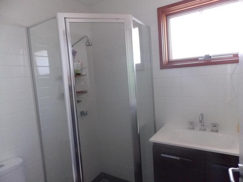 1/4 Chapman Street, Seddon VIC 3011