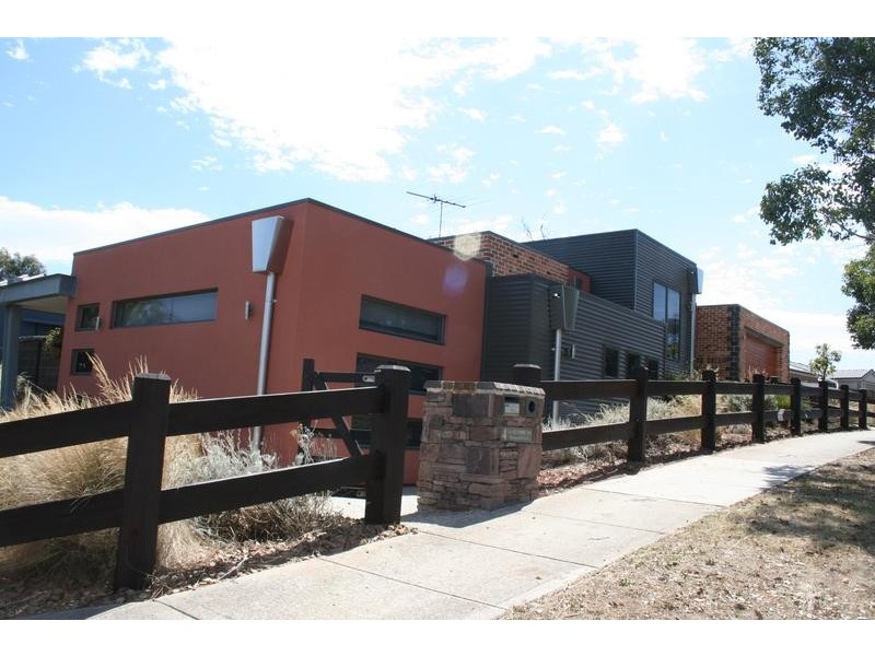 4 Luscombe Drive, Diamond Creek VIC 3089
