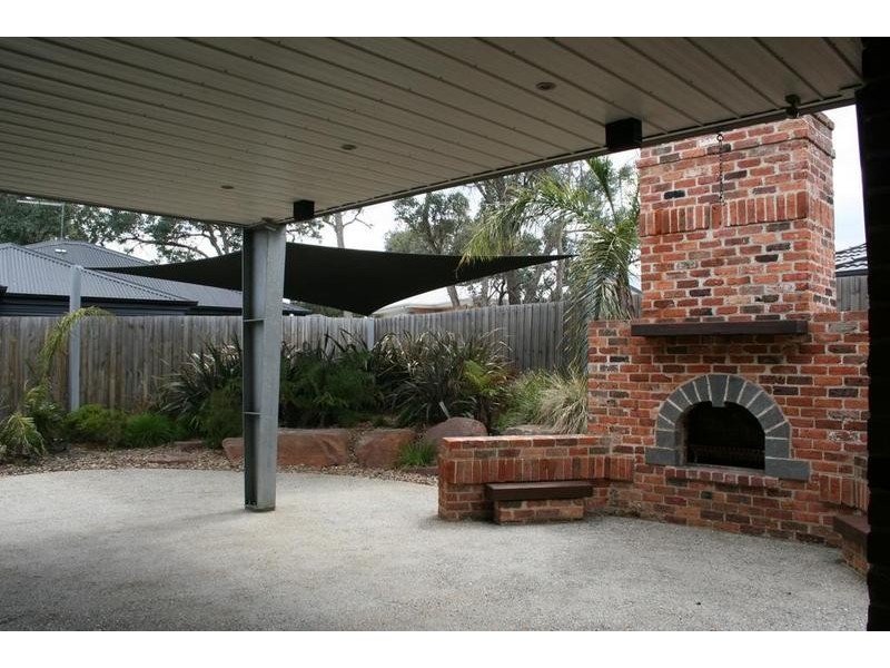 4 Luscombe Drive, Diamond Creek VIC 3089